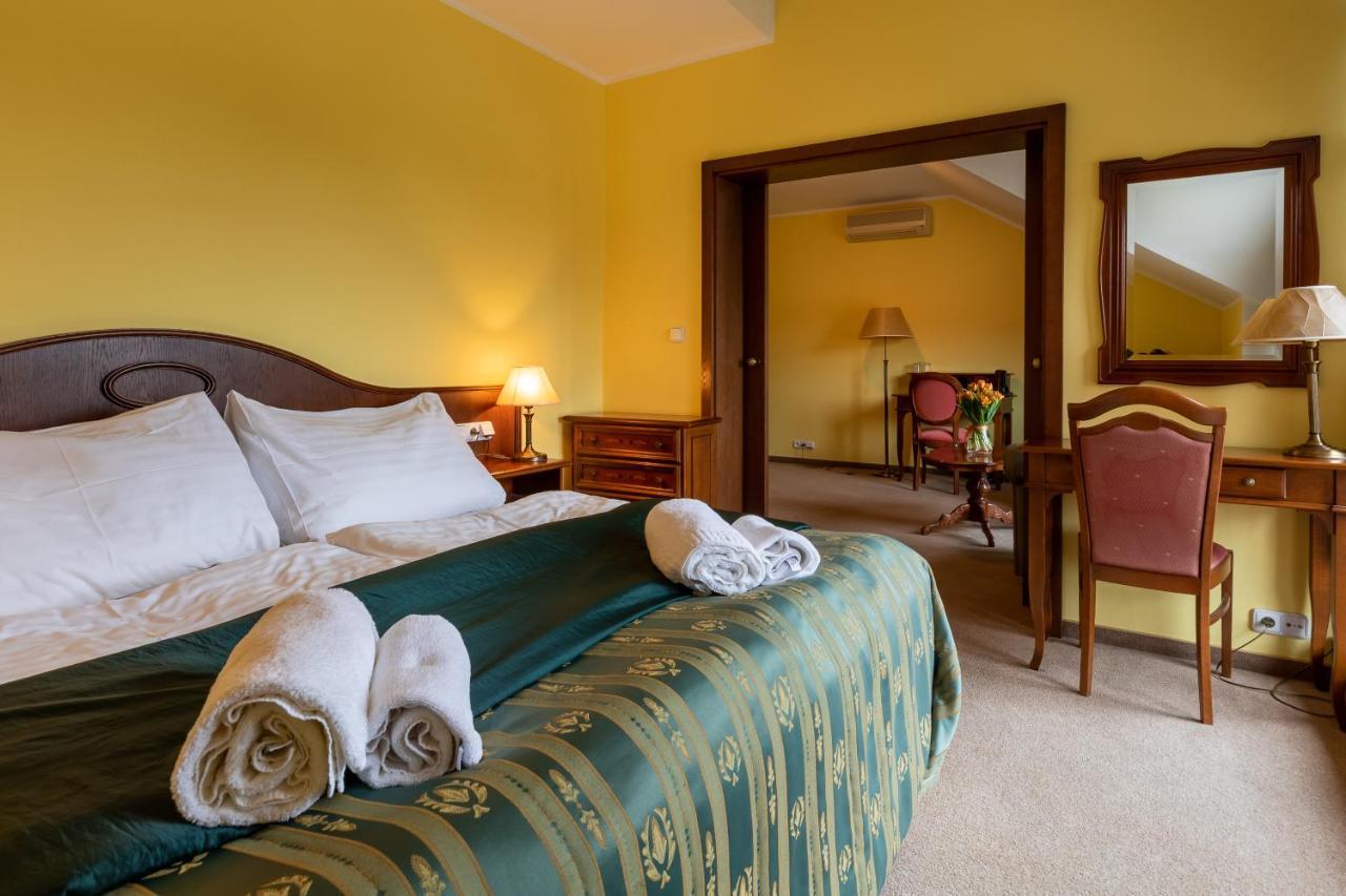 Darovansky Dvur - Wellness & Golf Hotel Brasy ภายนอก รูปภาพ