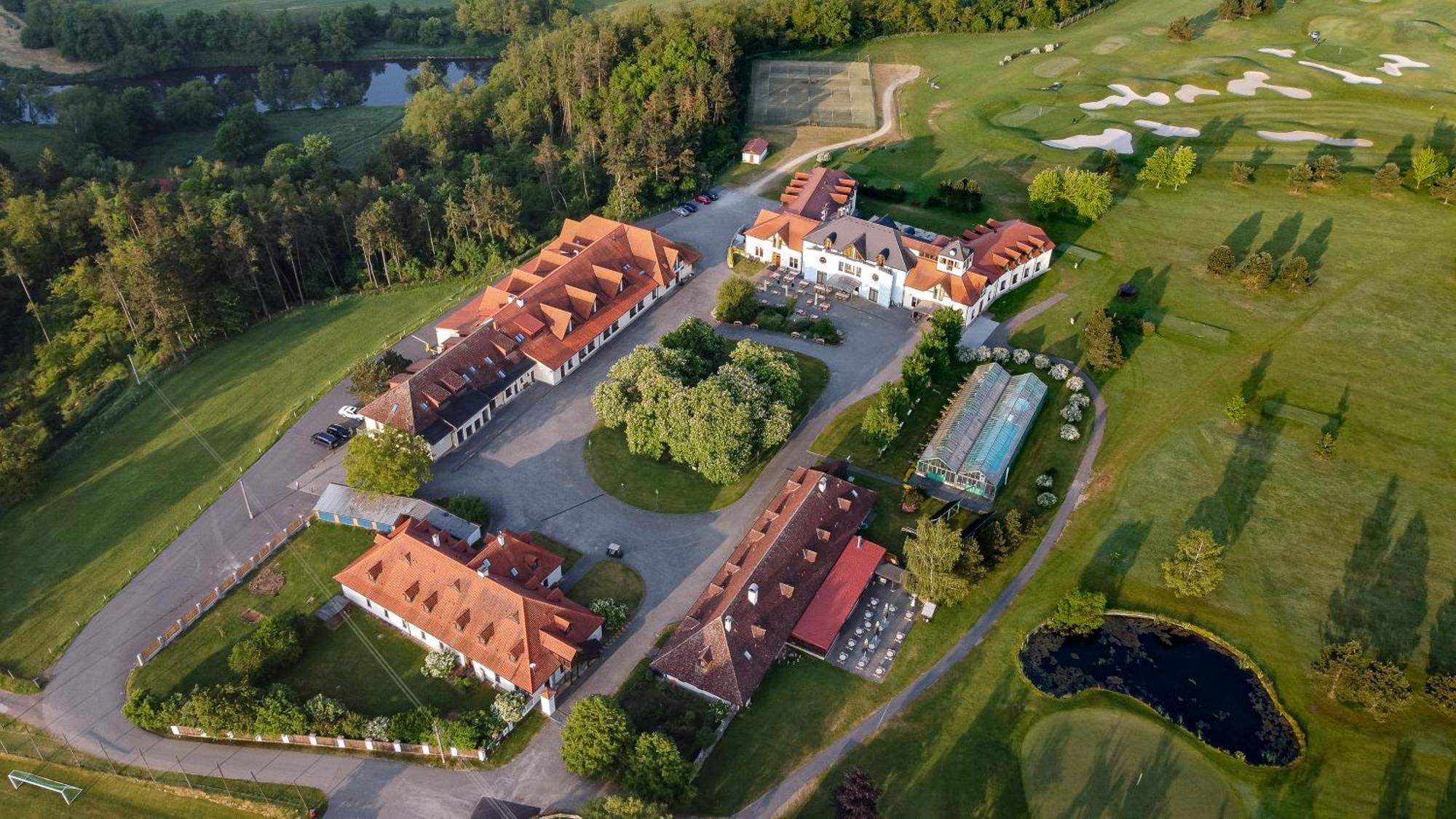 Darovansky Dvur - Wellness & Golf Hotel Brasy ภายนอก รูปภาพ