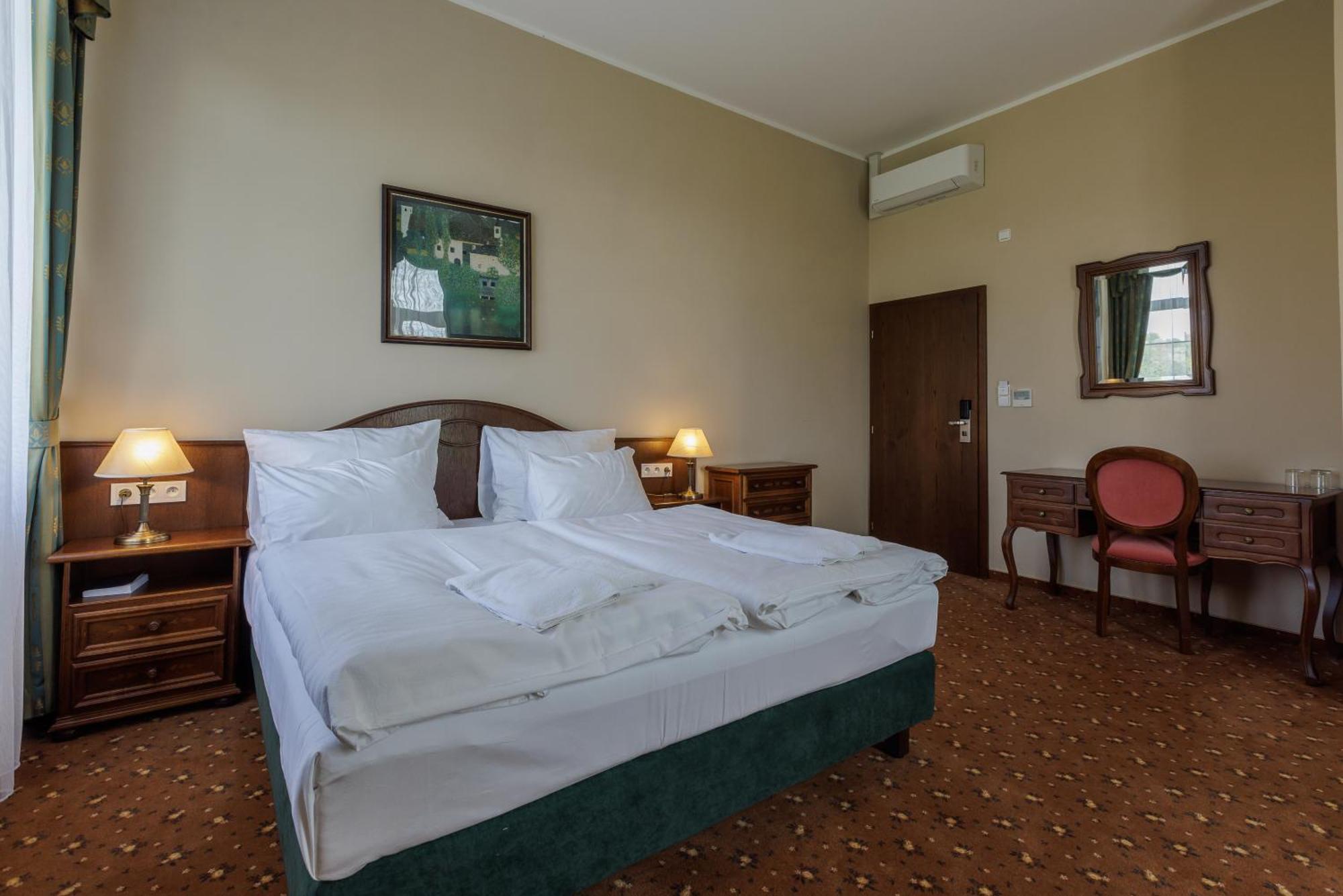 Darovansky Dvur - Wellness & Golf Hotel Brasy ภายนอก รูปภาพ