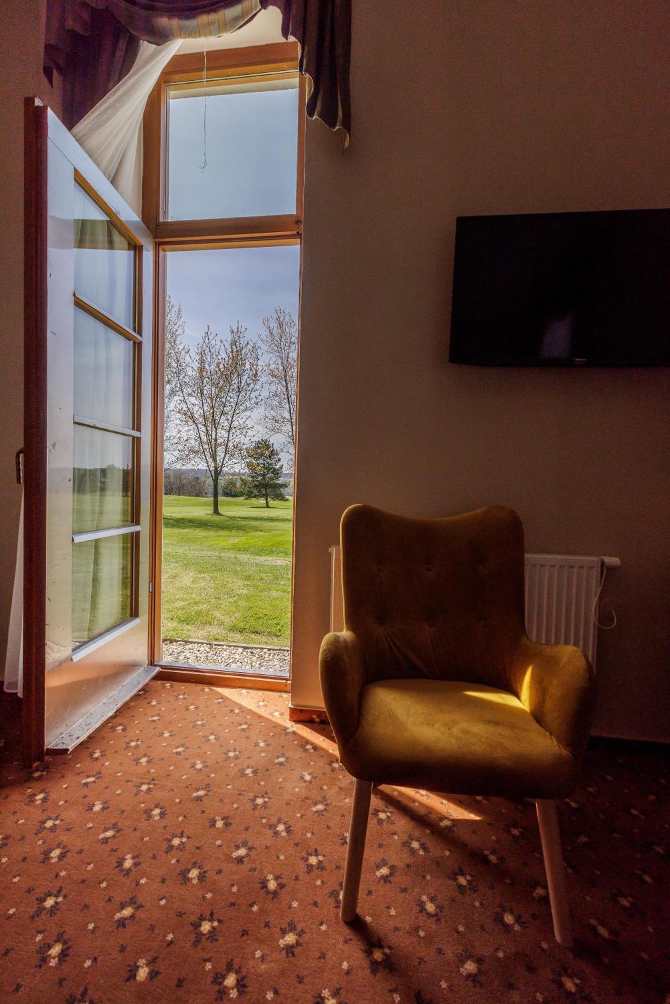 Darovansky Dvur - Wellness & Golf Hotel Brasy ภายนอก รูปภาพ