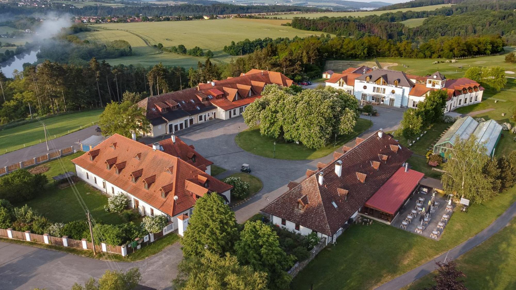 Darovansky Dvur - Wellness & Golf Hotel Brasy ภายนอก รูปภาพ