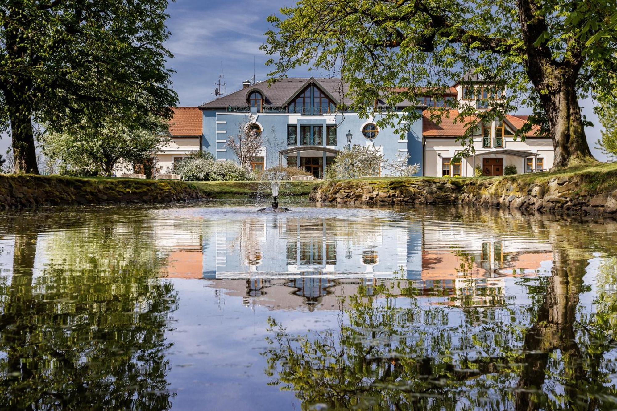 Darovansky Dvur - Wellness & Golf Hotel Brasy ภายนอก รูปภาพ
